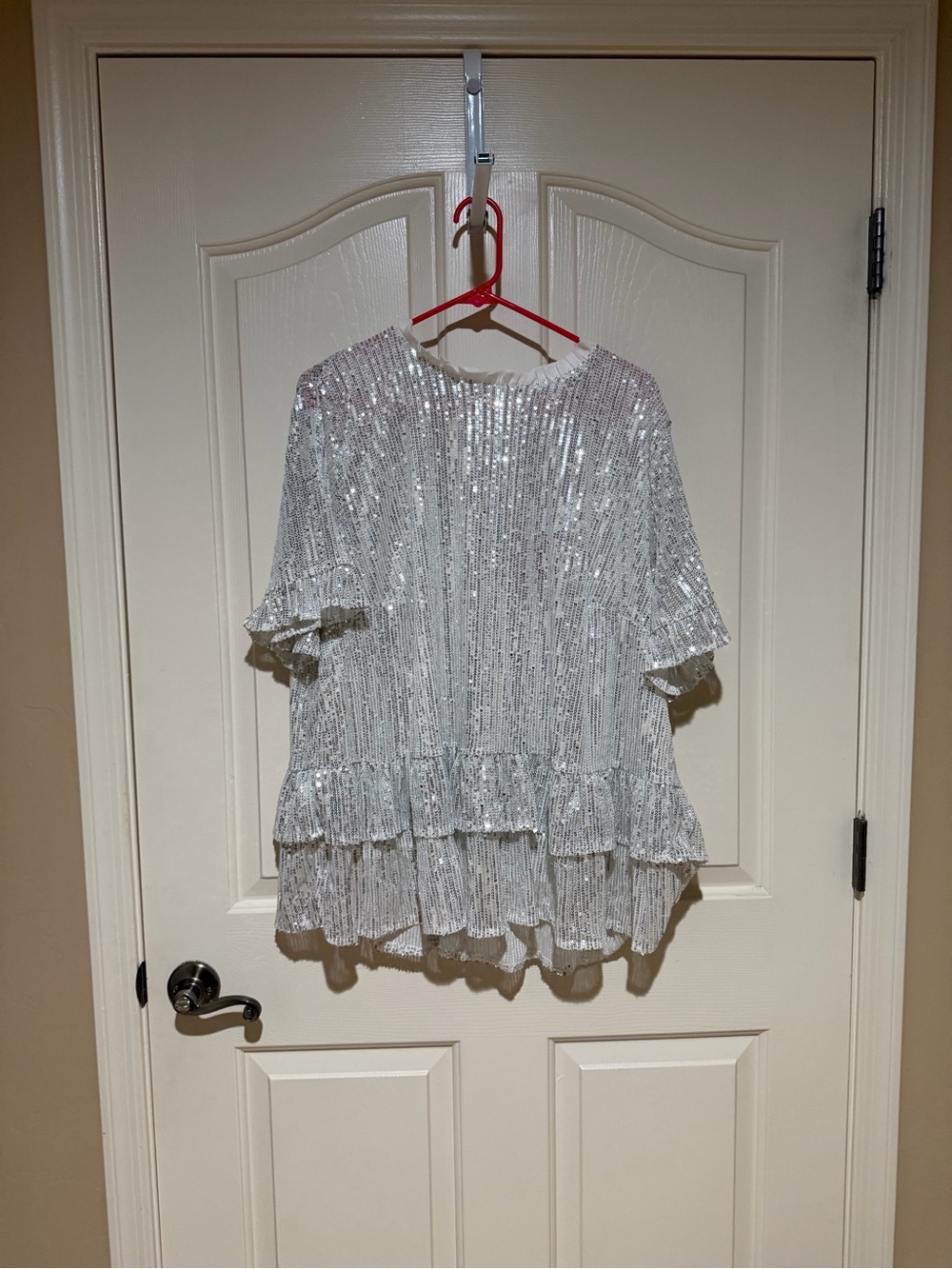 ANDREE BY UNIT Silver Sequin Ruffle Hem Short Sleeve Top